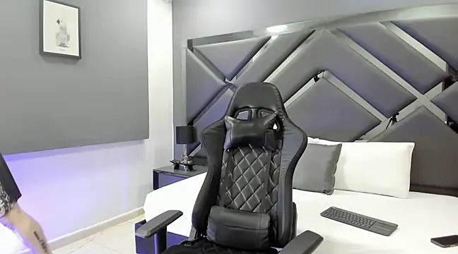 Snapshot of wisdonsenecax chatting on 12/31/24, 01:57 wisdonsenecax online show from 12/31/24, 01:57