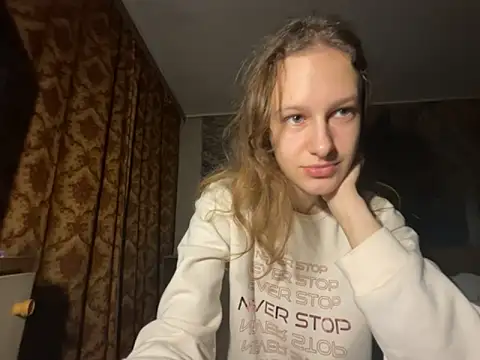 Snapshot of Eva_Angel3 chatting on 10/18/25, 05:03 Eva Angel3 online show from 10/18/25, 05:03