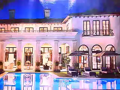 Snapshot of EbonyHotBuns chatting on 09/24/25, 06:33 EbonyHotBuns online show from 09/24/25, 06:33