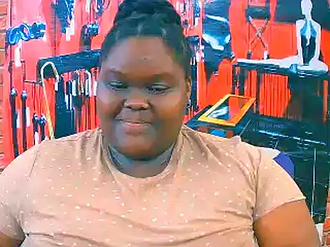 Snapshot of EbonyHotBuns chatting on 11/17/25, 10:26 EbonyHotBuns online show from 11/17/25, 10:26