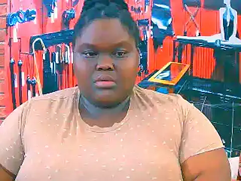 Snapshot of EbonyHotBuns chatting on 11/18/25, 10:31 EbonyHotBuns online show from 11/18/25, 10:31