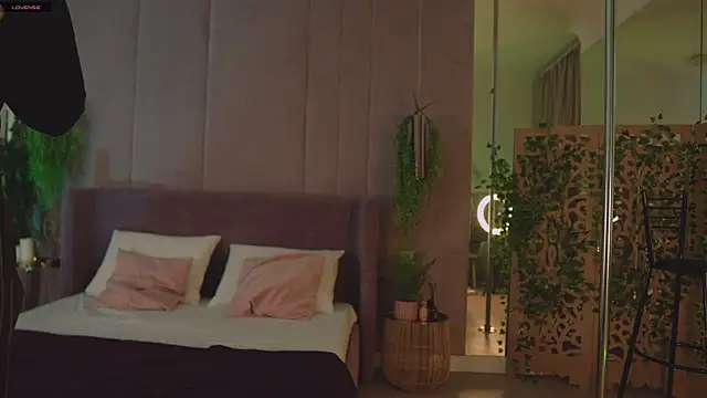 Snapshot of Smiley_Mia chatting on 11/20/25, 05:07 Smiley Mia online show from 11/20/25, 05:07