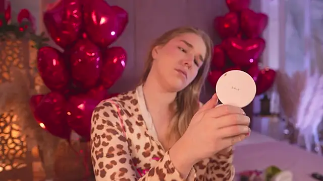 Smiley Mia online show from 02/21/26, 05:08