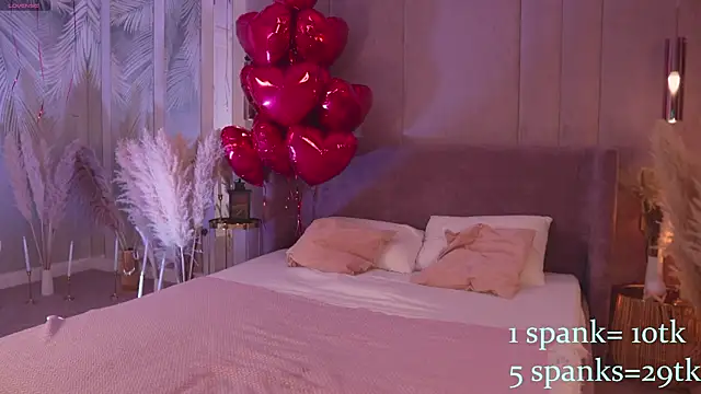 Smiley Mia online show from 02/23/26, 05:05