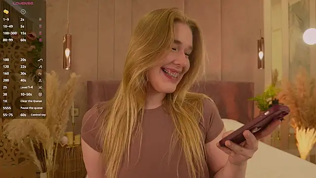 Smiley Mia online show from 05/01/26, 05:23