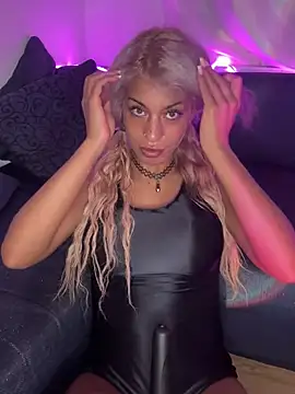 Snapshot of AlyssaHottv_ chatting on 01/08/25, 11:30 AlyssaHottv online show from 01/08/25, 11:30