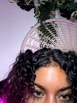 Snapshot of AlyssaHottv_ chatting on 12/04/25, 12:20 AlyssaHottv online show from 12/04/25, 12:20