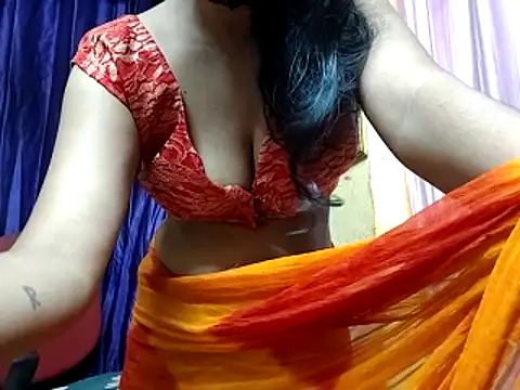 Snapshot of poojaxxx65 chatting on 05/28/26, 10:29 poojaxxx65 online show from 05/28/26, 10:29