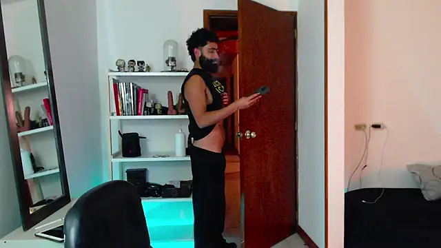 Snapshot of Drogamma chatting on 03/18/25, 02:58 Drogamma online show from 03/18/25, 02:58