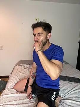 Snapshot of Drogamma chatting on 10/30/25, 02:13 Drogamma online show from 10/30/25, 02:13