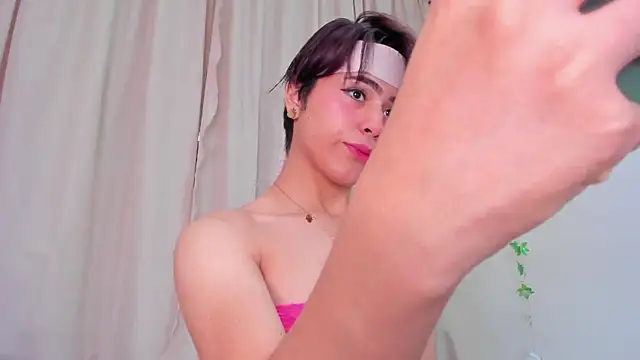 Snapshot of Little_michell chatting on 03/07/25, 12:23 Little michell online show from 03/07/25, 12:23