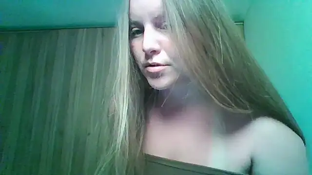 Snapshot of Evasapples chatting on 05/28/26, 12:02 Evasapples online show from 05/28/26, 12:02