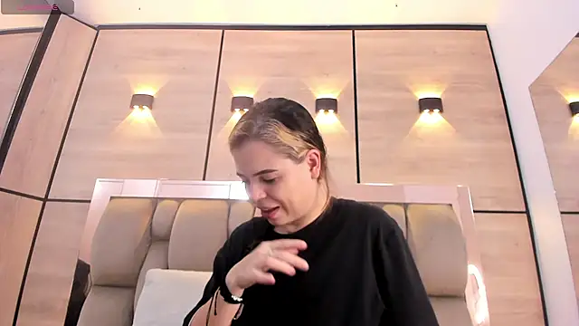 Snapshot of dorothy_vegga chatting on 11/19/25, 02:22 dorothy vegga online show from 11/19/25, 02:22