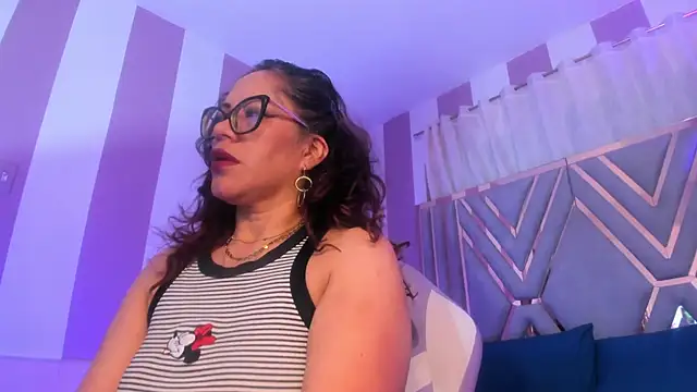 Snapshot of maria_paulac chatting on 03/08/25, 06:10 maria paulac online show from 03/08/25, 06:10