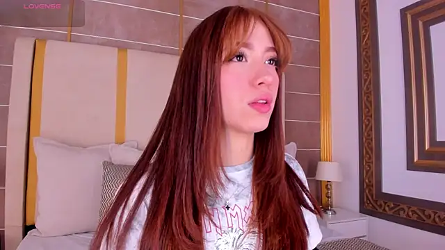 Snapshot of AbigailCarter chatting on 10/07/25, 11:02 AbigailCarter online show from 10/07/25, 11:02