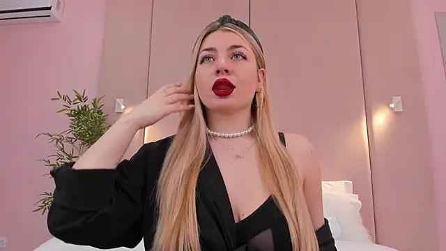 HelenaMorgan online show from 02/05/25, 06:13