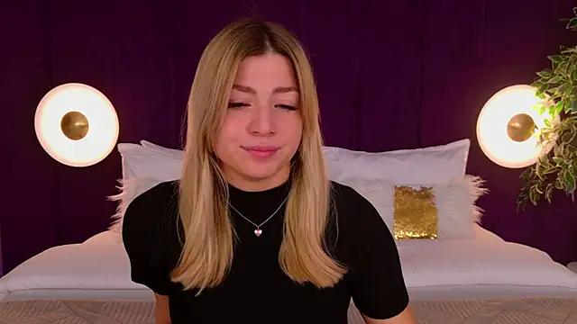 HelenaMorgan online show from 10/04/25, 03:04