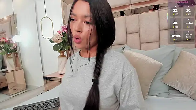 Snapshot of emma_carterr1 chatting on 11/26/25, 05:25 emma carterr1 online show from 11/26/25, 05:25