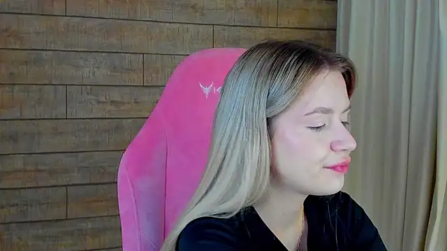 MilanaBalmain online show from 03/21/26, 04:06