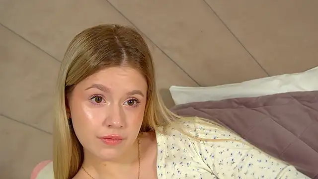 MilanaBalmain online show from 03/28/26, 04:34