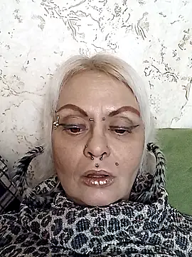 Gardener of Illusions online show from 11/08/25, 02:56