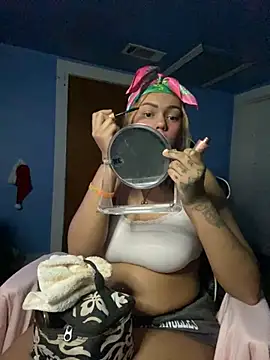 Snapshot of y0urlilgf chatting on 12/04/24, 11:13 y0urlilgf online show from 12/04/24, 11:13