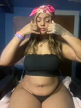 Snapshot of y0urlilgf chatting on 12/20/24, 12:30 y0urlilgf online show from 12/20/24, 12:30