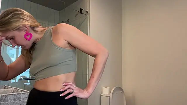 Snapshot of Graciemae_baexx chatting on 02/14/25, 09:21 Graciemae baexx online show from 02/14/25, 09:21