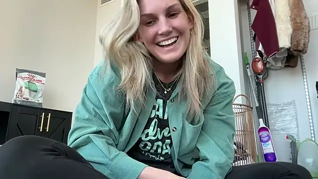 Snapshot of Graciemae_baexx chatting on 03/13/25, 08:22 Graciemae baexx online show from 03/13/25, 08:22