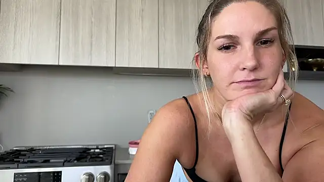 Snapshot of Graciemae_baexx chatting on 10/11/25, 04:38 Graciemae baexx online show from 10/11/25, 04:38