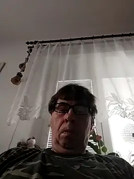 Snapshot of Lisak951 chatting on 12/02/25, 10:31 Lisak951 online show from 12/02/25, 10:31