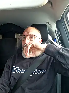 Snapshot of Crosss-23cm chatting on 02/08/25, 03:21 Crosss-23cm online show from 02/08/25, 03:21