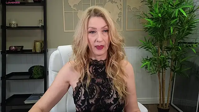 Snapshot of LadyLeea chatting on 01/22/25, 05:26 LadyLeea online show from 01/22/25, 05:26