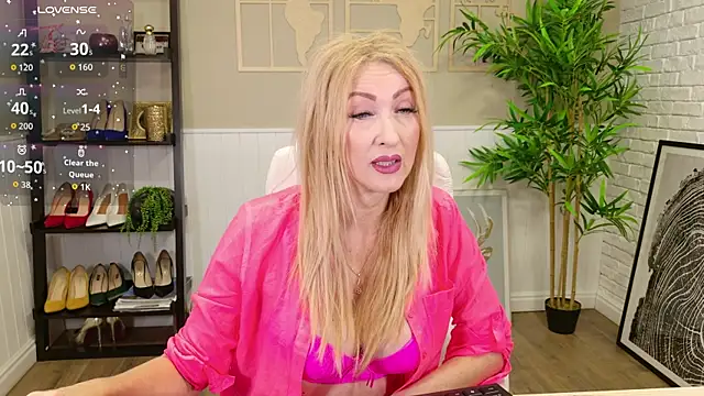 LadyLeea online show from 12/05/25, 05:27