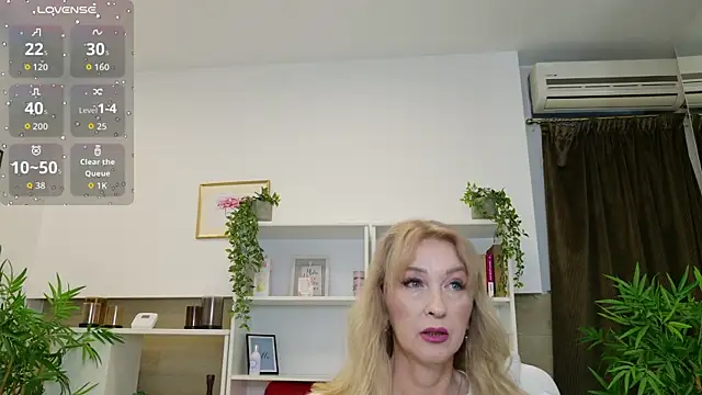 Snapshot of LadyLeea chatting on 06/18/26, 03:40 LadyLeea online show from 06/18/26, 03:40