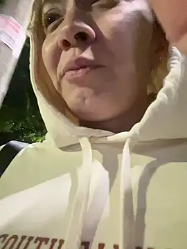 Snapshot of adarussell chatting on 12/27/24, 01:53 adarussell online show from 12/27/24, 01:53