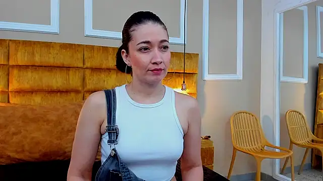 Snapshot of adarussell chatting on 01/21/25, 01:11 adarussell online show from 01/21/25, 01:11