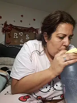 kittymorenita26 online show from 01/04/25, 12:27