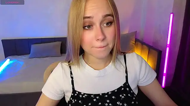 LianaBright online show from 09/18/25, 02:13