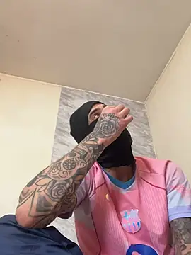 Snapshot of chavito2223 chatting on 02/17/26, 02:13 chavito2223 online show from 02/17/26, 02:13