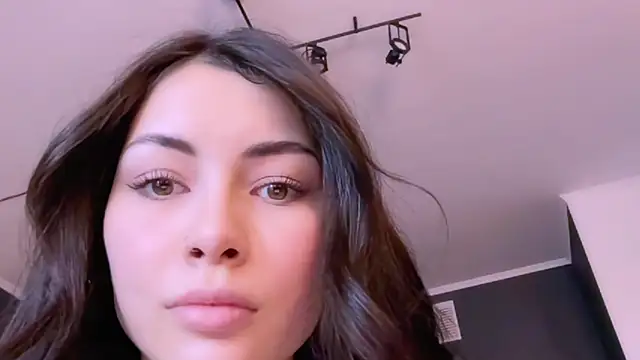 valorant girl online show from 03/07/25, 02:56