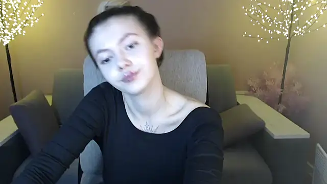 Snapshot of Ritaneer chatting on 12/17/24, 12:33 Ritaneer online show from 12/17/24, 12:33