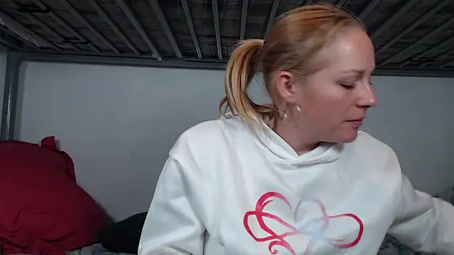 Doucelouve9 online show from 02/02/26, 05:11