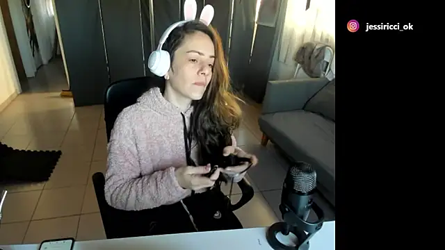 Snapshot of jessiburningheels chatting on 03/12/25, 11:09 jessiburningheels online show from 03/12/25, 11:09