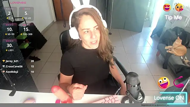 Snapshot of jessiburningheels chatting on 03/17/25, 06:11 jessiburningheels online show from 03/17/25, 06:11