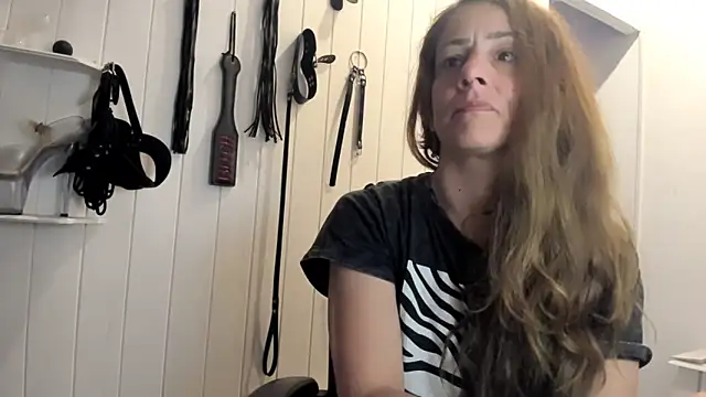 Snapshot of jessiburningheels chatting on 09/18/25, 09:33 jessiburningheels online show from 09/18/25, 09:33