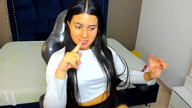 MaiteFlores online show from 04/15/26, 03:30