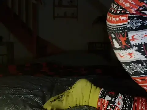 Snapshot of Lauzo21 chatting on 12/19/25, 06:31 Lauzo21 online show from 12/19/25, 06:31