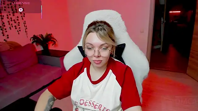 whoa-hoa-hoa-hoa-hoa online show from 11/08/25, 02:28