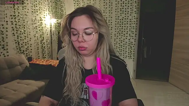 whoa-hoa-hoa-hoa-hoa online show from 03/08/26, 05:39